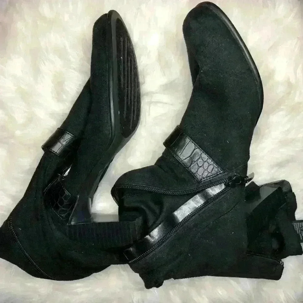 Knee-High Block Heel Boots - Picture 4 of 4